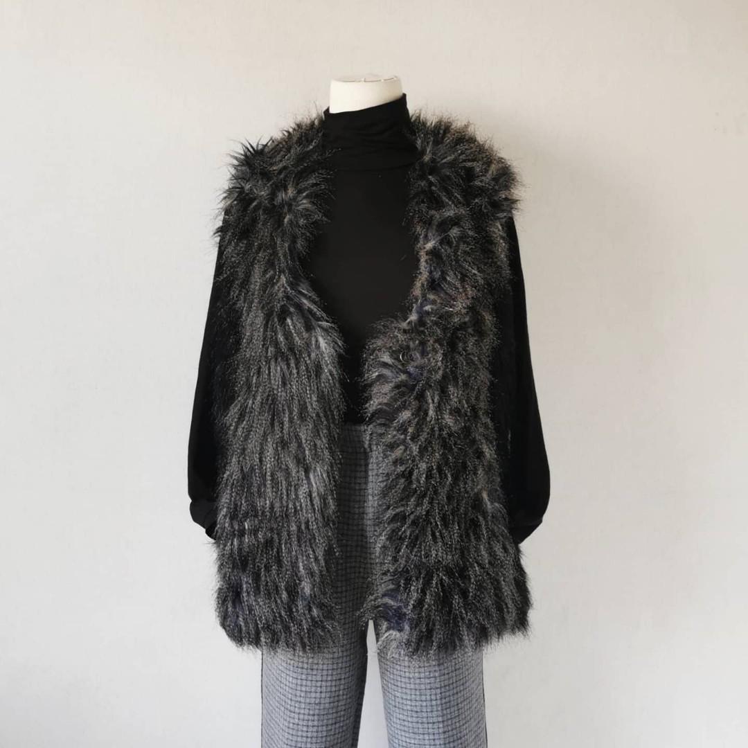 H M Faux Fur Vest Women s Fashion Coats Jackets and Outerwear on Carousell