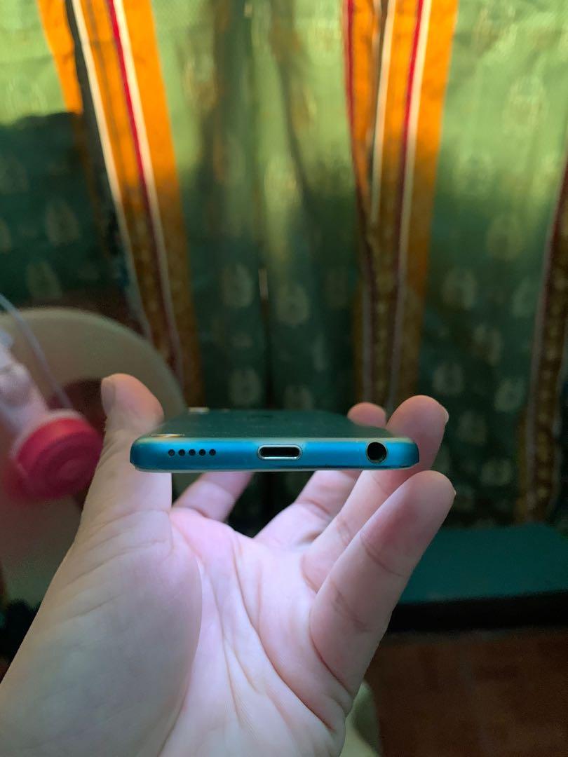 Itouch 5th Gen 32gb Blue (Category: Others) located in Pasig City. Submitted by fairgadgetshop (Listing ID 1080455585, Image 3). Description: Itouch 5th Gen 32GB BLUE RFS: Di na nagagamit Para din siyang iphone 5s/5 kaso walang lagayan ng sim. Issue: may red spot sa screen (may uploaded sa pics) With charger Pm#09183633330.