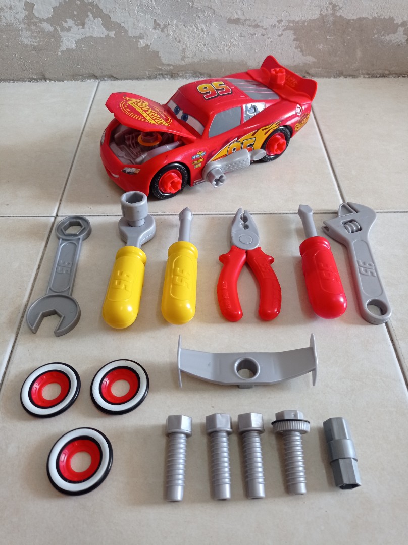 JUST PLAY CARS 3 TRANSFORMING MCQUEEN TOOL KIT