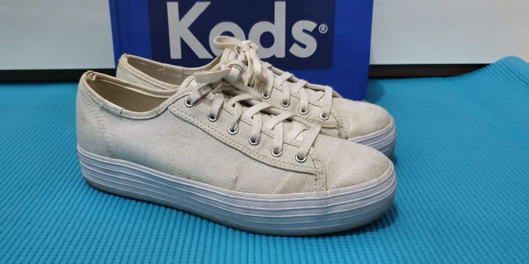 gold and black nike air max 270