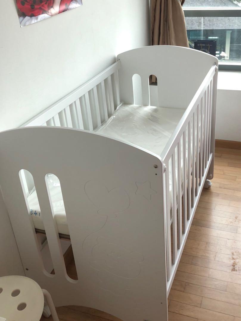 Branded Micuna Sweet Globito Baby Cot w/t relax system excellent