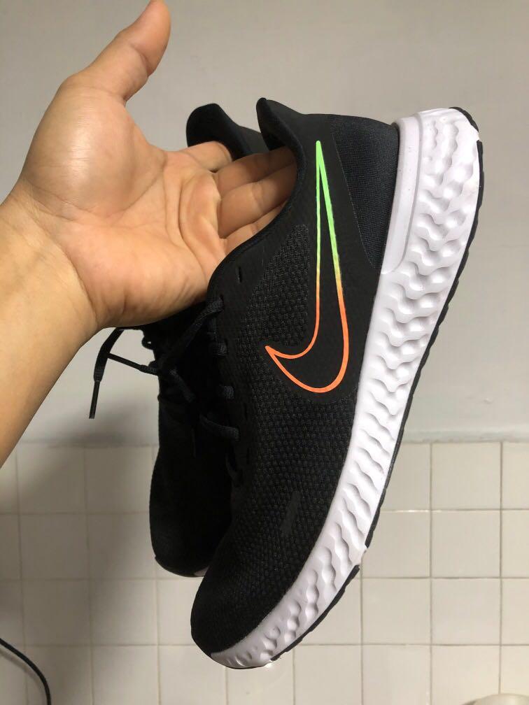 Nike Revolution 5 Running shoes, Women's Fashion, Footwear, Sneakers on  Carousell