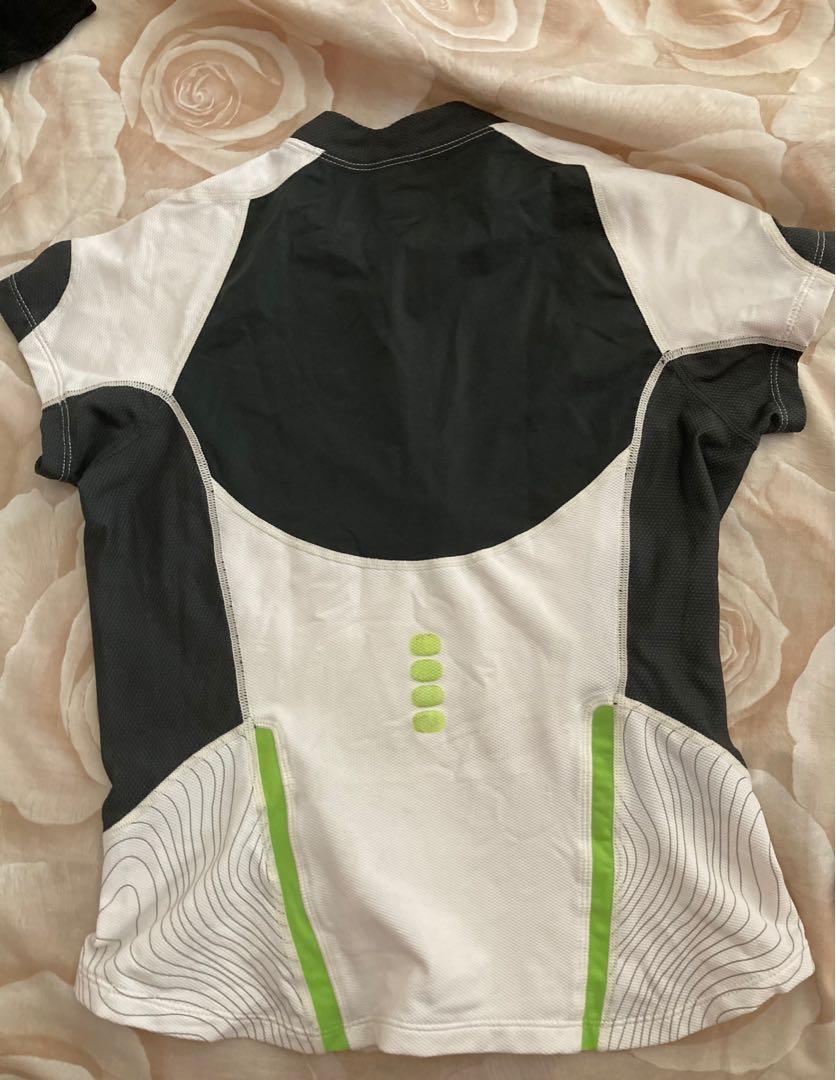 NikeFIT sleeved workout top (Category: Activewear) located in Marikina City. Submitted by junoyuki (Listing ID 1080420197, Image 2). Description: Item is in great condition Original! No joy reservers pls! MOP: BDO, paymaya, gcash (no shopee checkout).