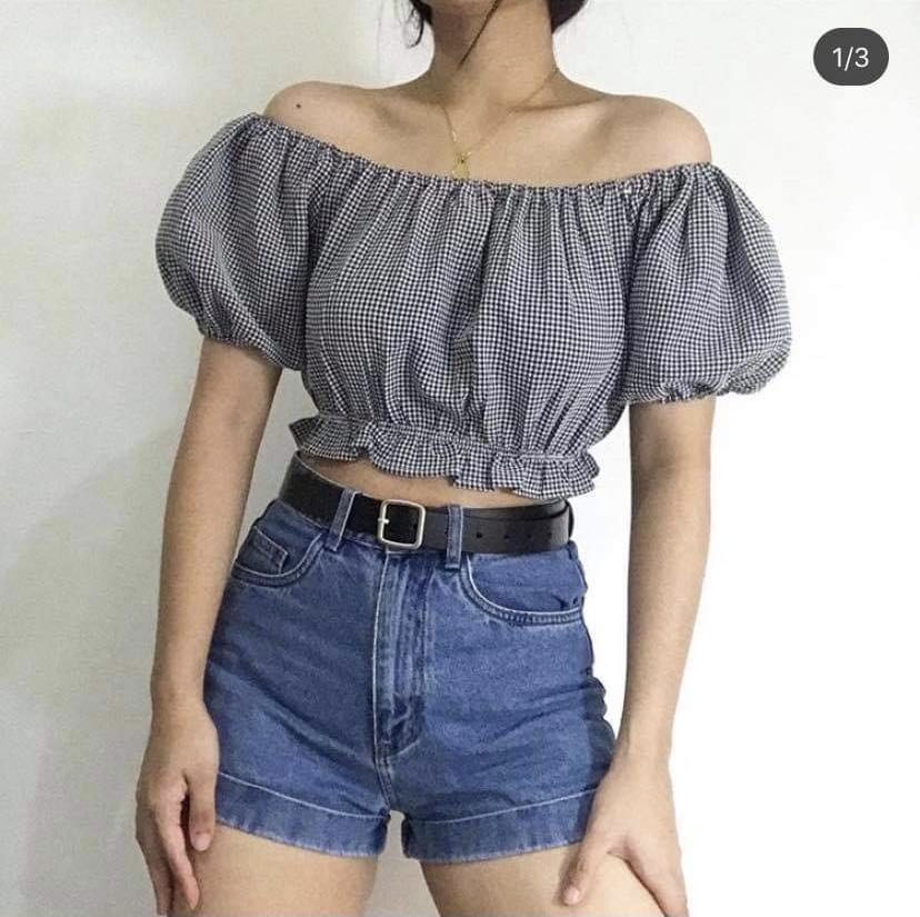 Off shoulder garterized crop top top