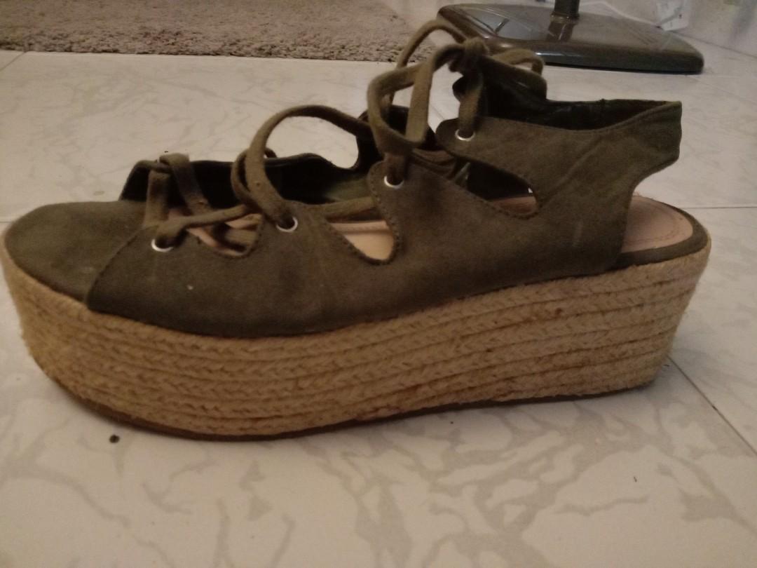 Pull and bear wedges top