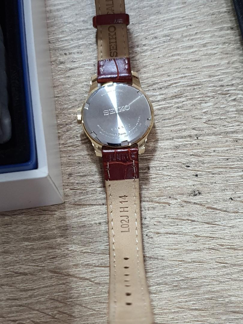 Seiko Sapphire Crystal 100M (gold color), Women's Fashion, Watches &  Accessories, Watches on Carousell