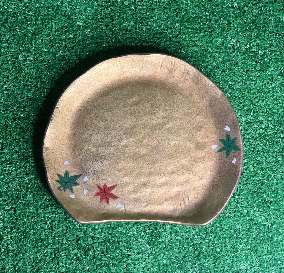 Stoneware Gold Trinket Dish (Category: Other Kitchenware & Tableware) located in Mandaluyong City. Submitted by isydln (Listing ID 1080571248, Image 2). Description: Stoneware Imperfect Shaped Plate/Trinket Dish Yours at 180.00 22.5cmx19cm.