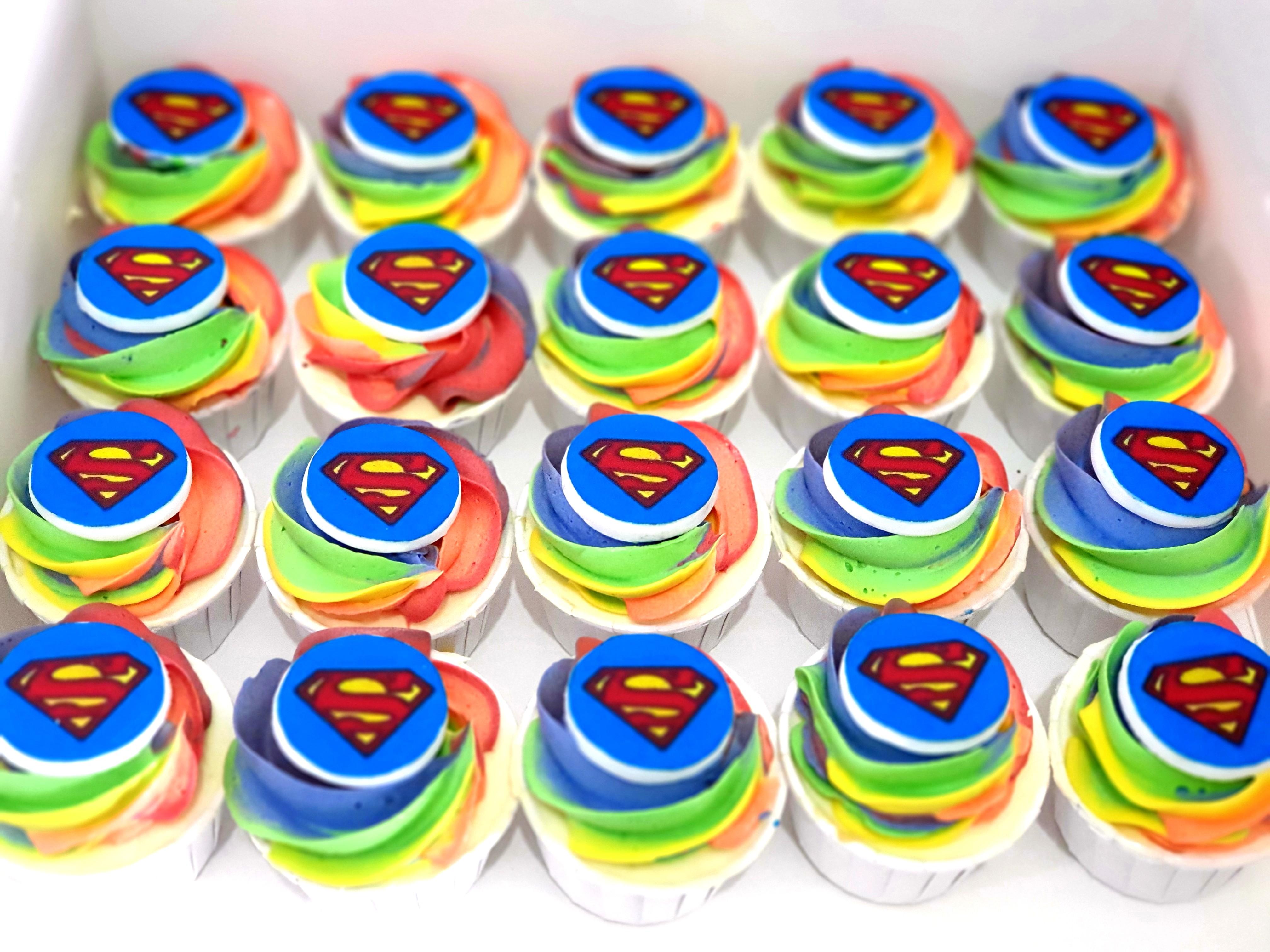 superman cupcakes