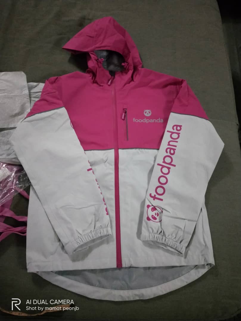 Sweater foodpanda, Men's Fashion, Tops 
