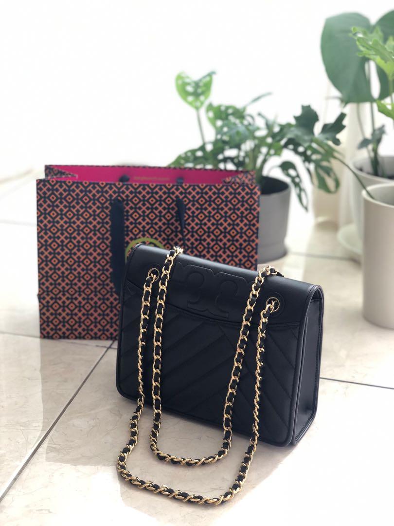Tory Burch Alexa Leather Convertible Shoulder/Crossbody Bag, Women's  Fashion, Bags & Wallets, Shoulder Bags on Carousell