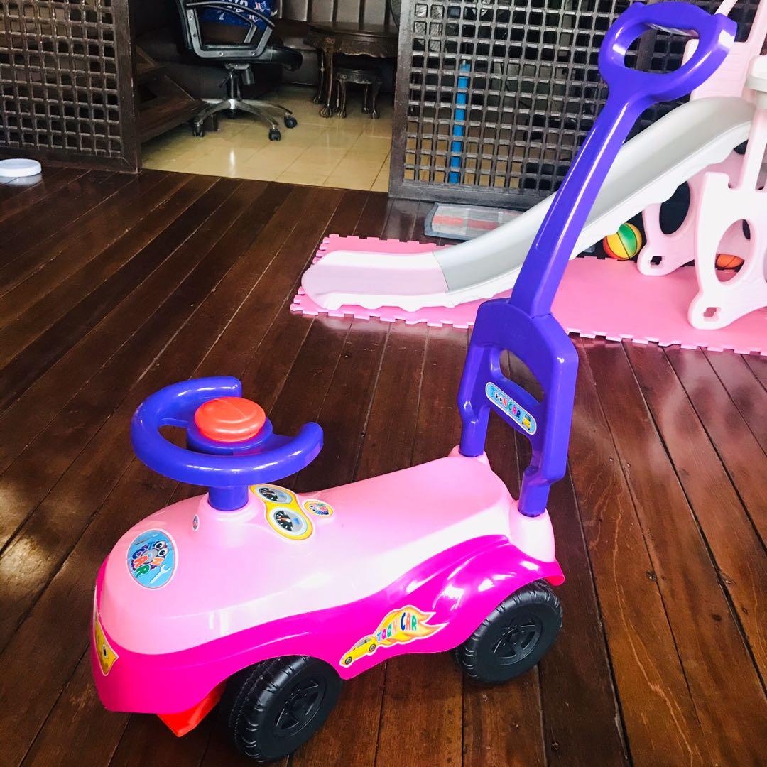 Ride on toy car (Category: Kids Toys) located in Quezon City. Submitted by queerlady (Listing ID 1080574424, Image 2). Description: Slightly used Issue: some crayon marks on the seat & see last photo for other issue Pickup location: Novaliches.