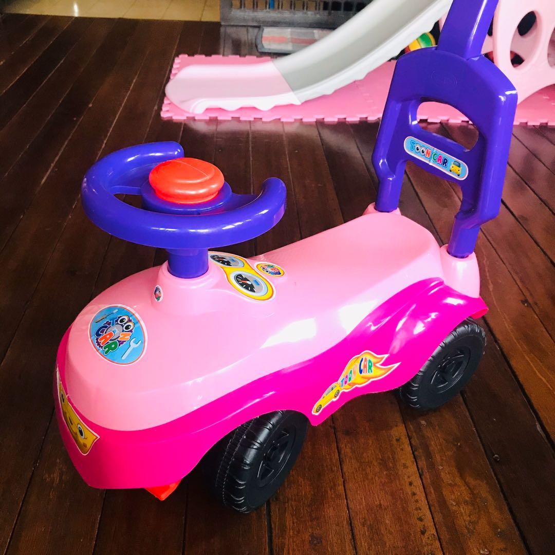Ride on toy car (Category: Kids Toys) located in Quezon City. Submitted by queerlady (Listing ID 1080574424, Image 1). Description: Slightly used Issue: some crayon marks on the seat & see last photo for other issue Pickup location: Novaliches.