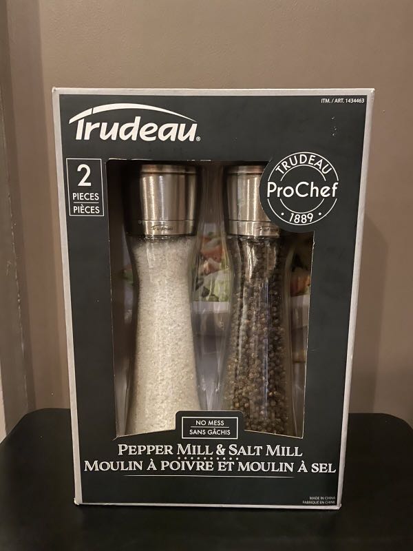 Trudeau Salt and Pepper Mill Set