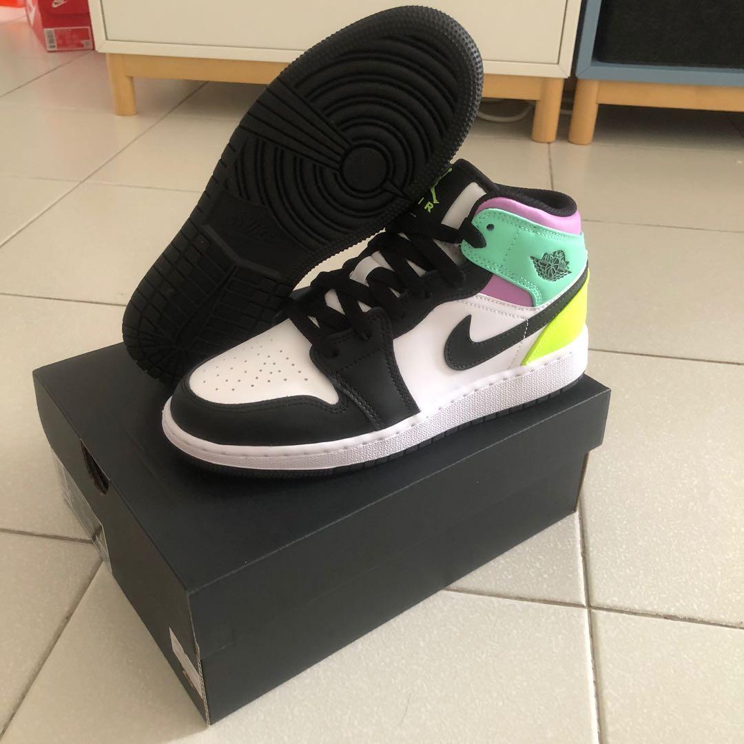 pastel jordan mids
