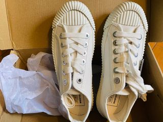 （分類：）位於 。 由 yroarrr 提交（商品編號 1084957880，圖片 1）。簡介： 。