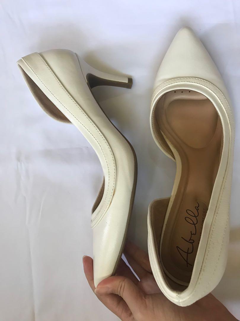 Abella sales satine pump