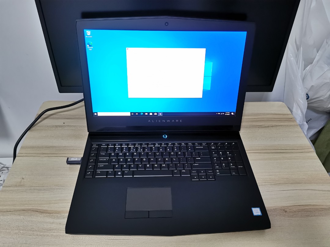 Alienware 17 new arrivals r5 i9