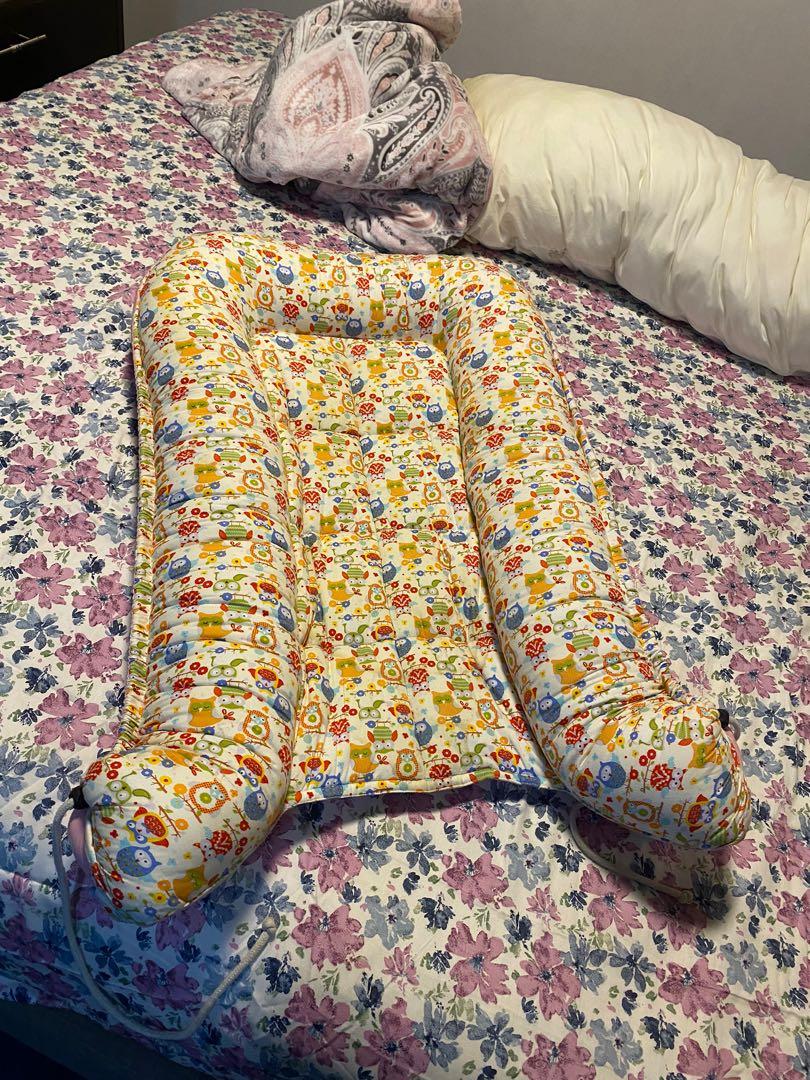 Baby bed slightly used (Category: Bed Guards) located in Las Pinas. Submitted by juststuffthings (Listing ID 1084919945, Image 2). Description: Baby bed for new borns Very light lang nagamit best if you want your baby beside you this wont be able to roll over padding is really soft protects you baby at night .