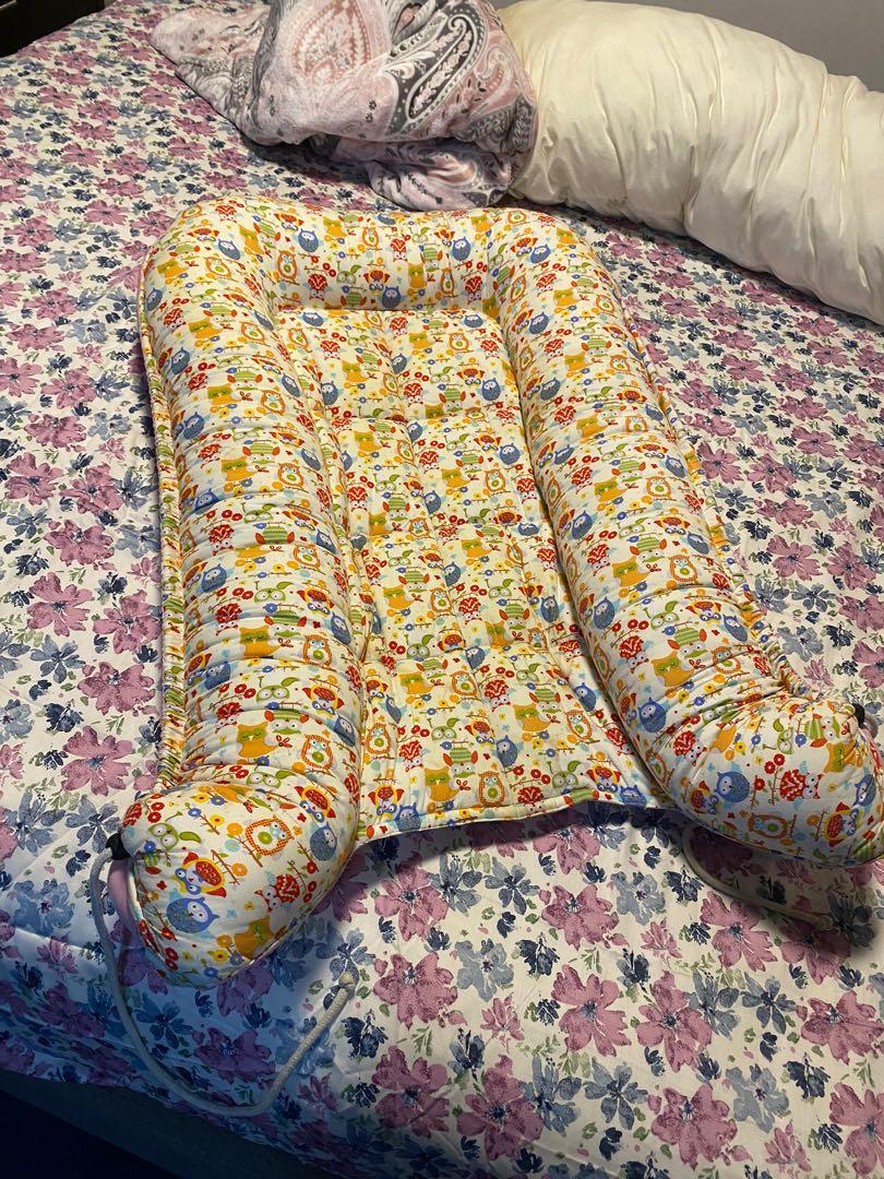 Baby bed slightly used (Category: Bed Guards) located in Las Pinas. Submitted by juststuffthings (Listing ID 1084919945, Image 1). Description: Baby bed for new borns Very light lang nagamit best if you want your baby beside you this wont be able to roll over padding is really soft protects you baby at night .