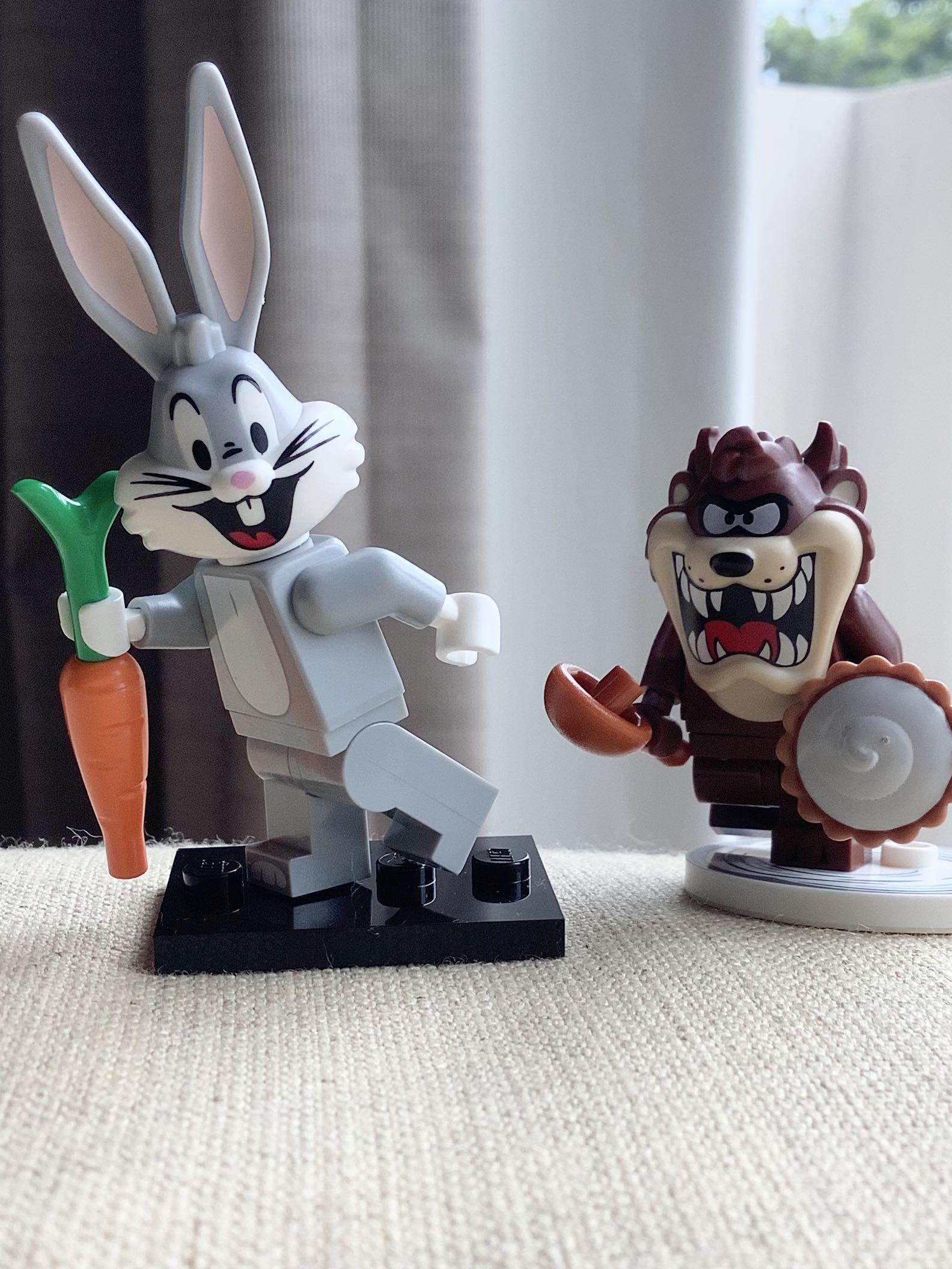 Lego bugs bunny hotsell minifigure
