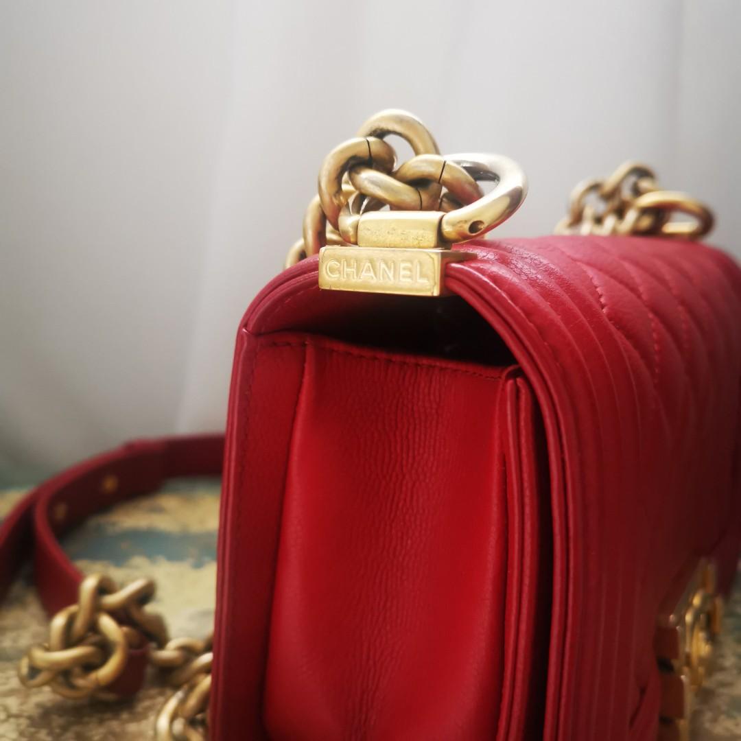 Red chanel boy bag with gold hardware hotsell