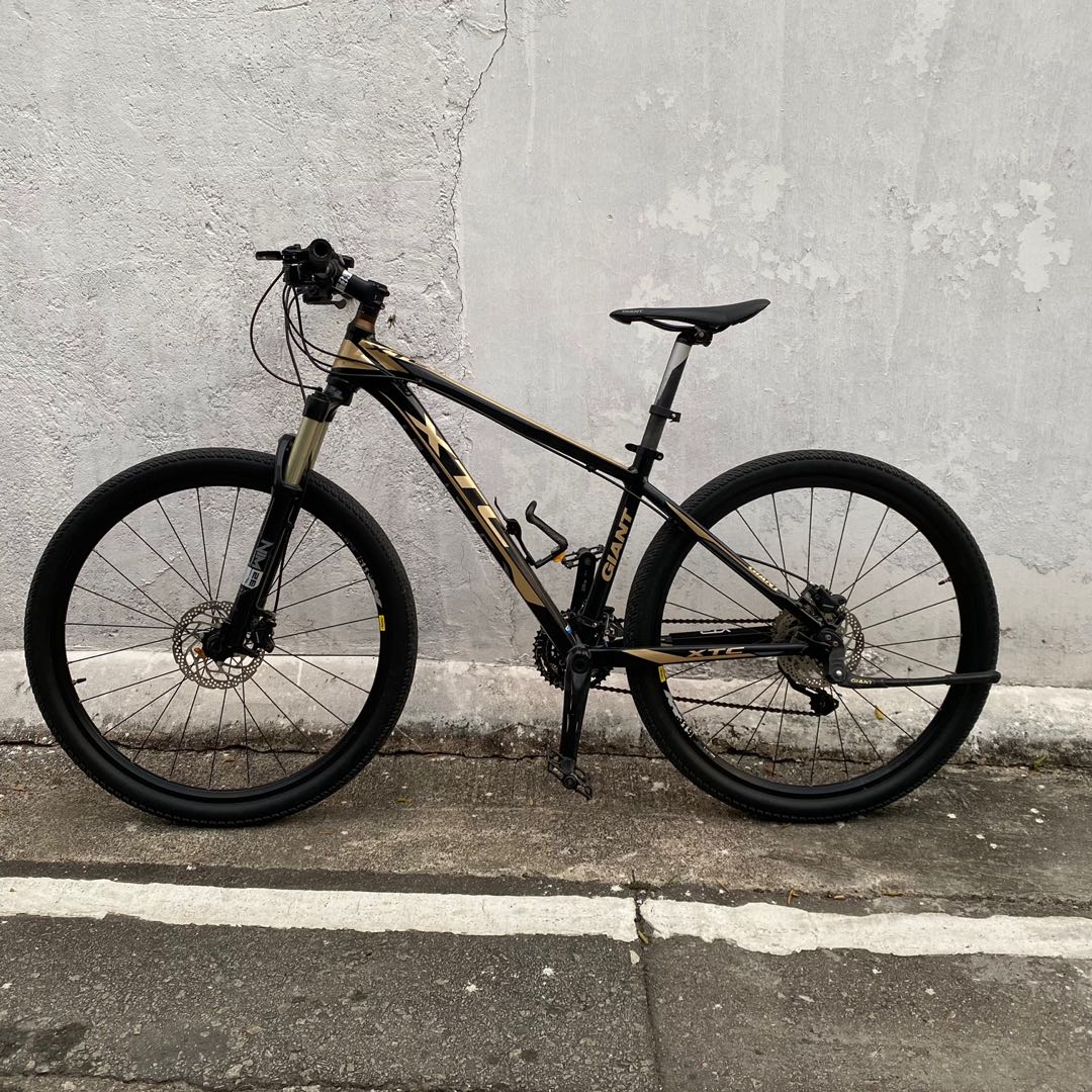 Giant XTC 820 Mountain bike 黑色金邊27 