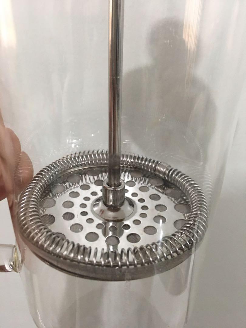 Hario coffee press (Category: Coffee & Tea Tableware) located in Dasmarinas. Submitted by heybeyyy (Listing ID 1084923143, Image 3). Description: Hario coffee press. In very good condition. No scratches. #hario #coffeepress #coffee.