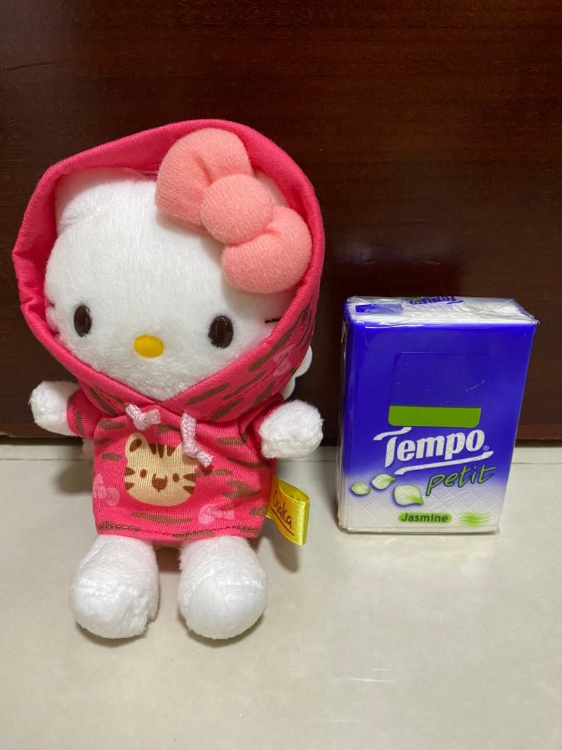 日版hello kitty公仔 （分類：絨毛玩具）位於 Hong Kong。 由 m.chocolate 提交（商品編號 1085012002，圖片 2）。簡介： 全新， 有興趣者，請留言（排先優先） 不接受完美主義者、非誠信者及遲到者。 於銅鑼灣交收或者順豐到付。