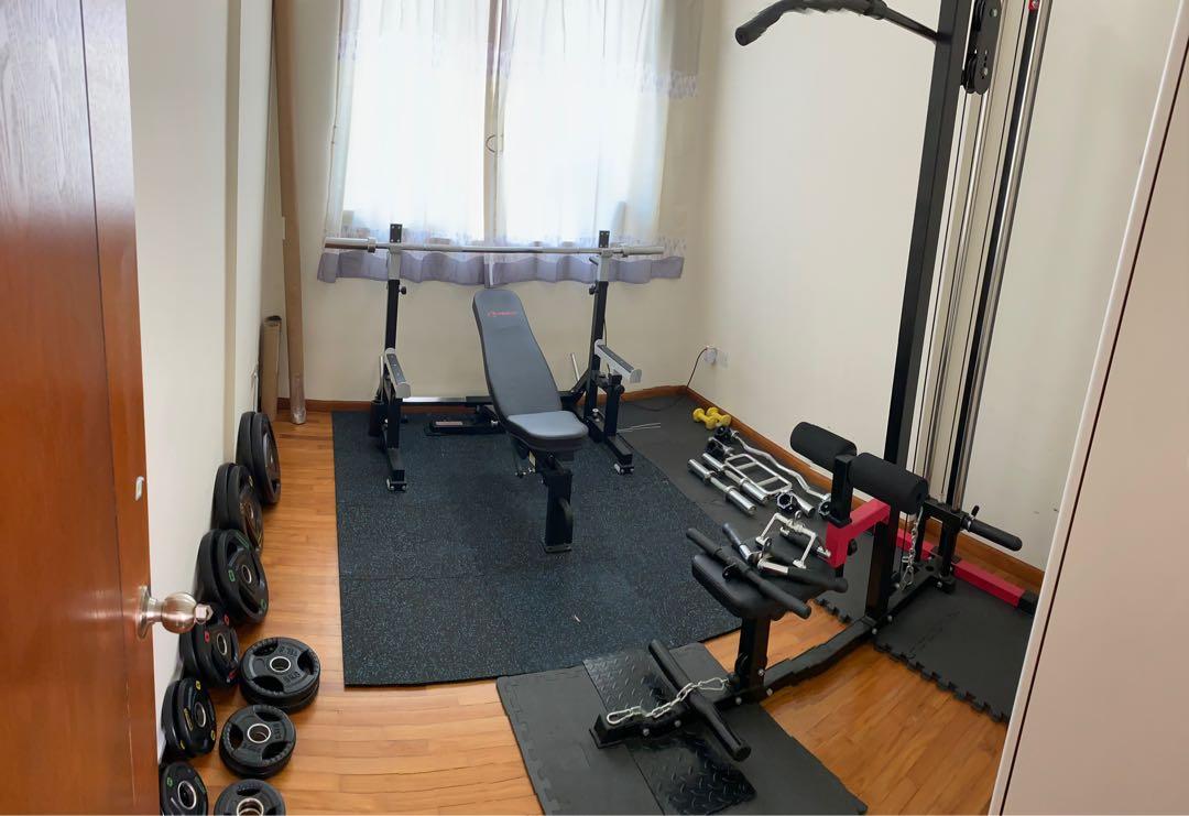 Workout bench hotsell with pulley