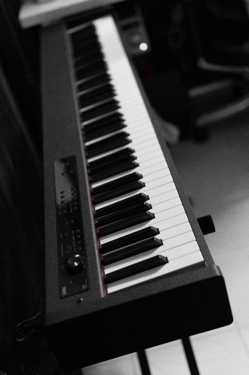 Korg D1 Stage Digital Piano 88 Key with X Stand Bench USB MIDI Cable
