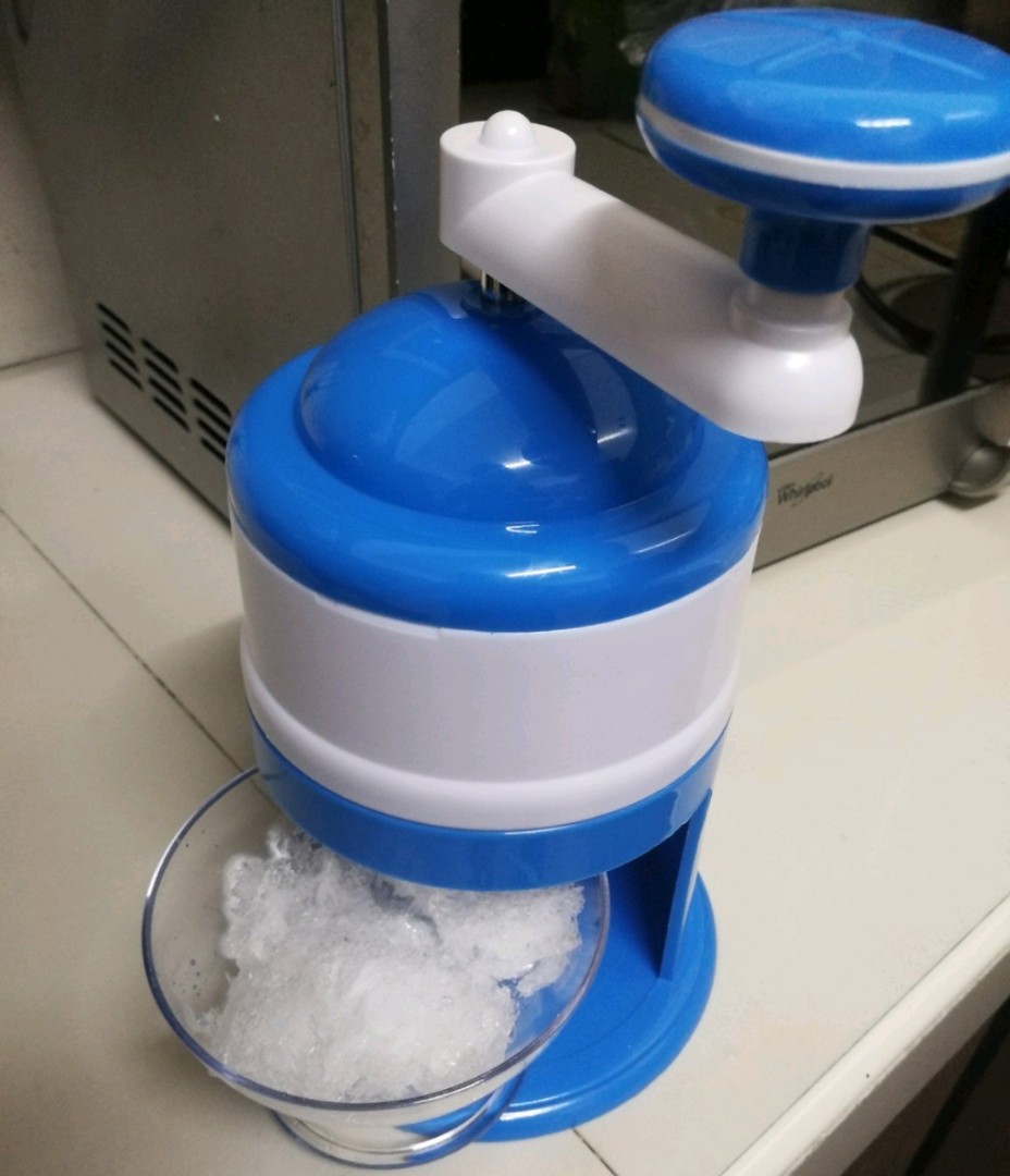 Manual Ice Crusher Portable Hand Crank Manual Ice Breaker, TV & Home
