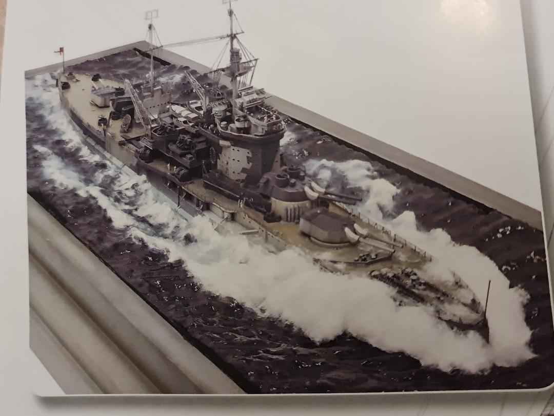 World Navy 1/350 scale model ship + submarine WW2 in sea Diorama not