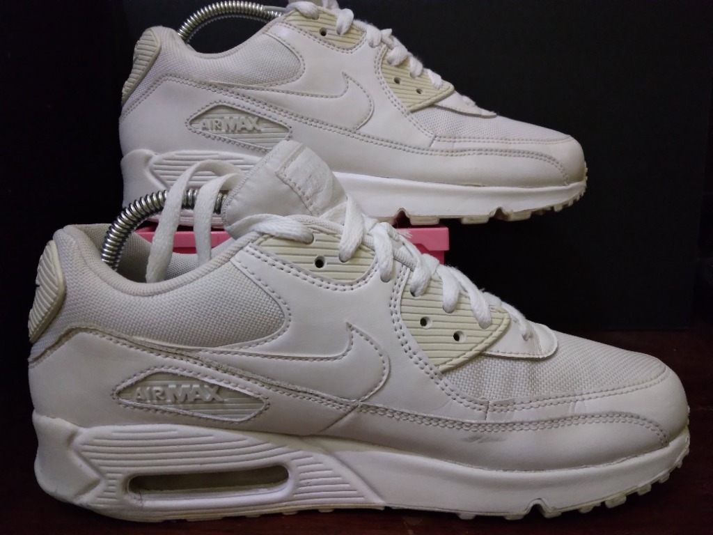 NIKE AIR MAX PUTIH