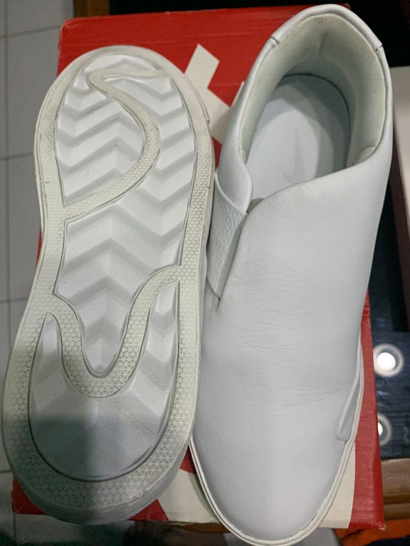 Nike w blazer city ease, Fesyen Wanita, Sepatu di Carousell