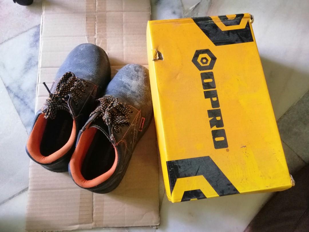Opro safety shoes store