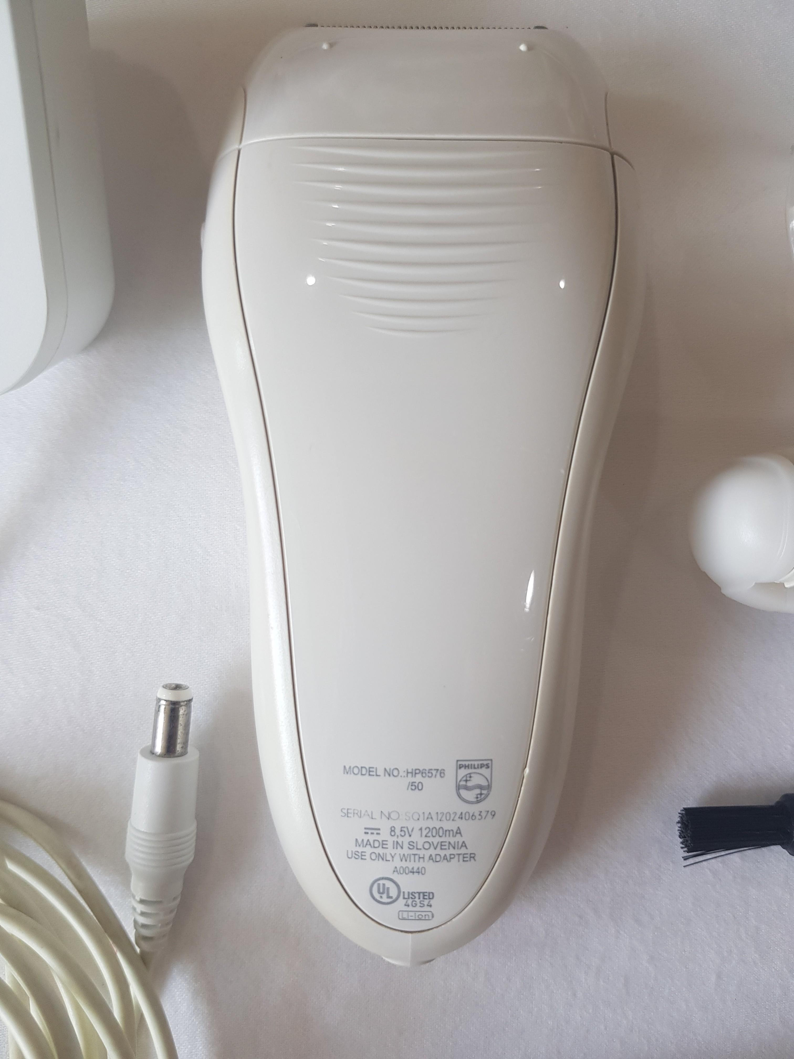 Philips Epilator Satin Perfect (Category: Hair) located in Makati City. Submitted by mckie (Listing ID 1085106751, Image 3). Description: Slightly used Cleaned and disinfected using UV care Tweezer not included Satin perfect's extra wide head and textured ceramic discs remove more hair in one stroke, giving you the ultimate epilation experience! this deluxe model comes with 4 attachments for the best in head to toe solutions. a built-in opti-ligh