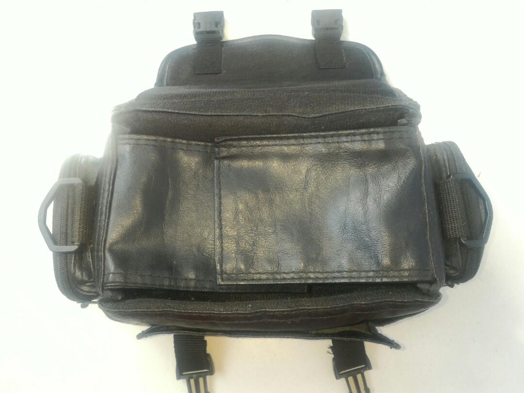 Quantaray Classic Camera Bag (Category: Camera Bags & Carriers) located in Quezon City. Submitted by Mr._Vintageous (Listing ID 1084963948, Image 3). Description: For Sale. Quantaray Classic Camera Bag. Made of 100 Percent PVC Leather. Perfect for your film slr or rangefinder camera. Actual pictures posted. Meet up along SM Fairview. Shipping via Lalamove at buyer's cost. Send Message for fast transaction..