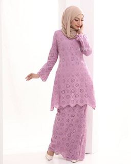 (Category: ) located in . Submitted by rossa_couture (Listing ID 1085049399, Image 1). Description: .