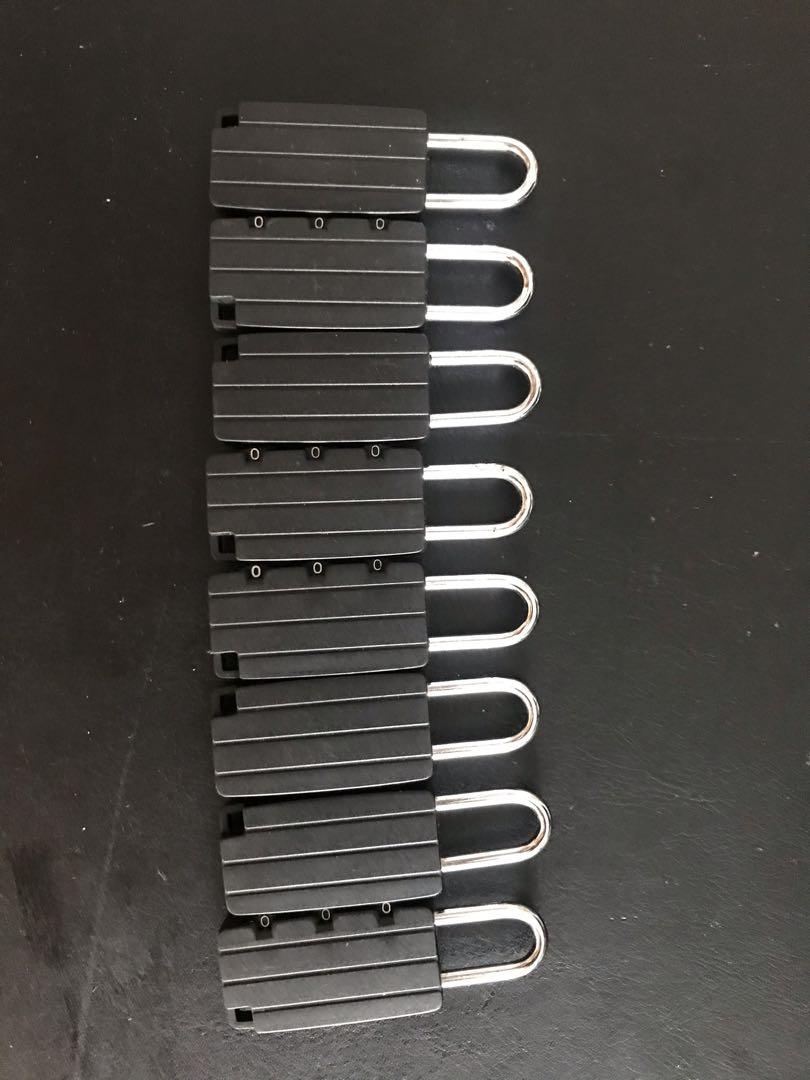 Small locks (Category: Storage Boxes & Baskets) located in Singapore. Submitted by jb121bake (Listing ID 1085081473, Image 1). Description: 3 for one dollar .