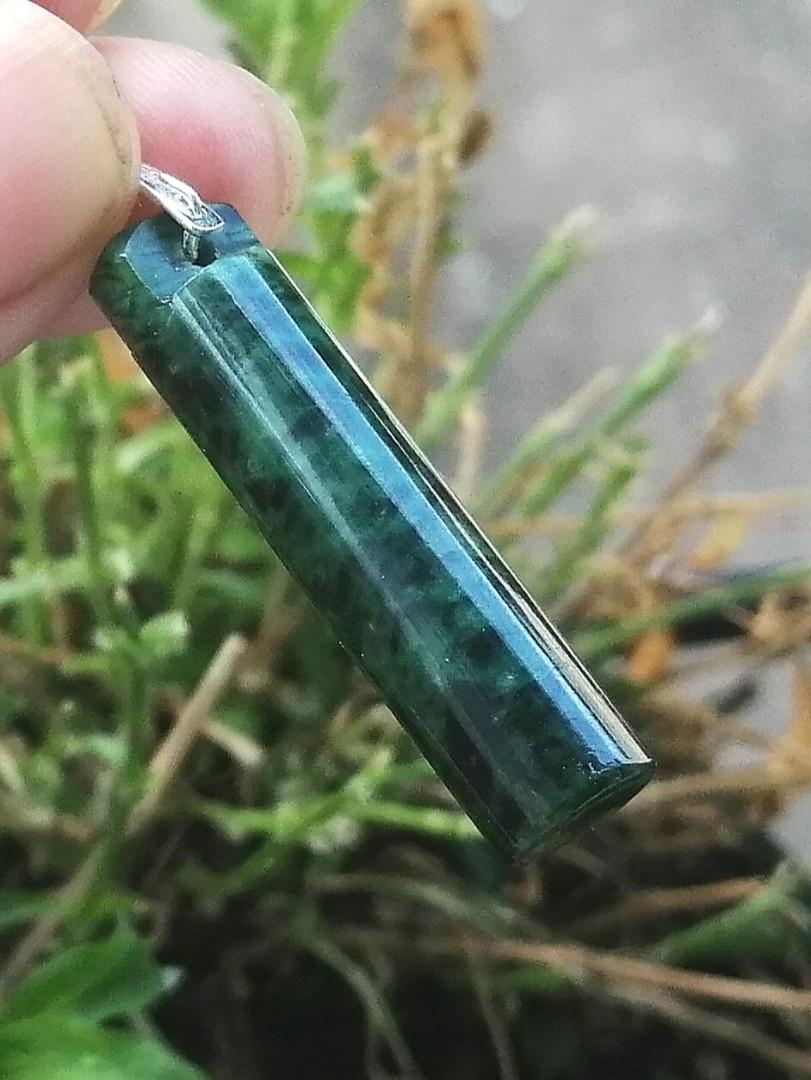 翡翠a貨 花青玉柱 花青種 大小40 2x9 5m 老花青色飄辣綠 長條圓柱狀 玉柱寓意一柱擎天 處事堅毅有擔當 玉件飄綠 無紋無裂 品相完好 古董收藏 古董手錶