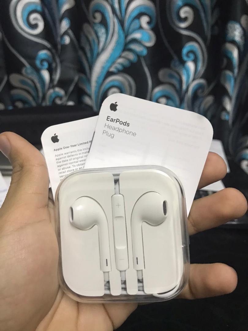 Apple EarPods, Audio, Earphones on Carousell