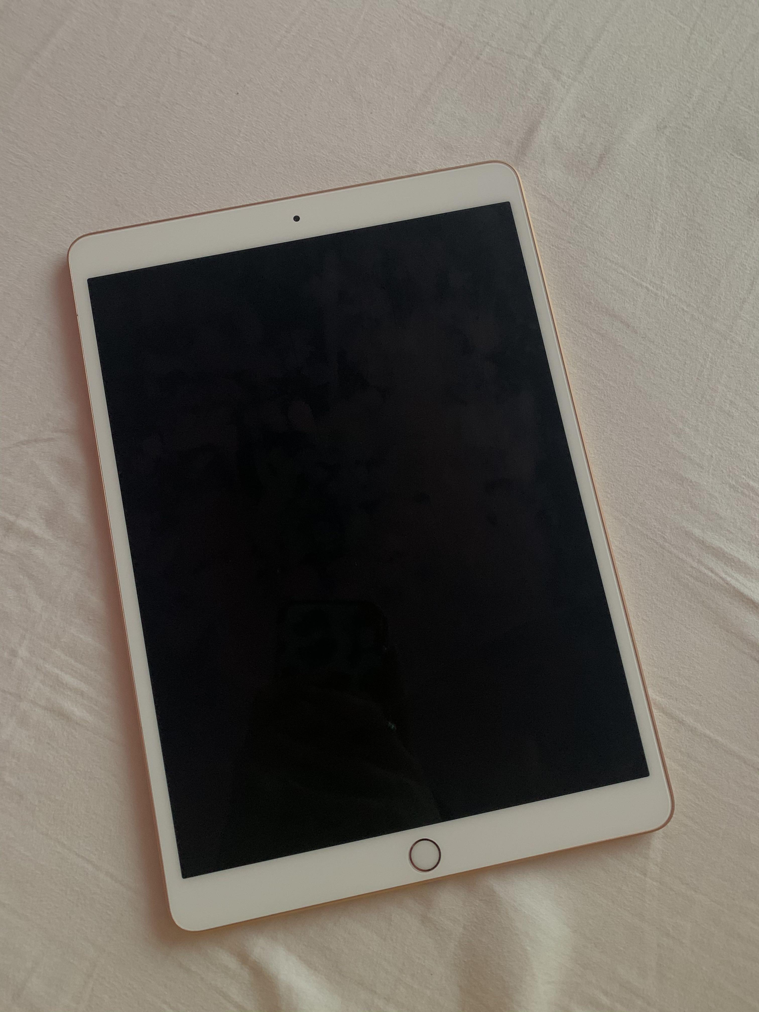 Apple iPad Air 3rd Generation (2019) with Apple Pencil (Category: iPad) located in Naga. Submitted by helpmedeclutterrr (Listing ID 1086786166, Image 2). Description: Good as new — no dents and scratches Comes with an apple pencil (1st gen) Price still negotiable, pm me if interested +5k with pencil .