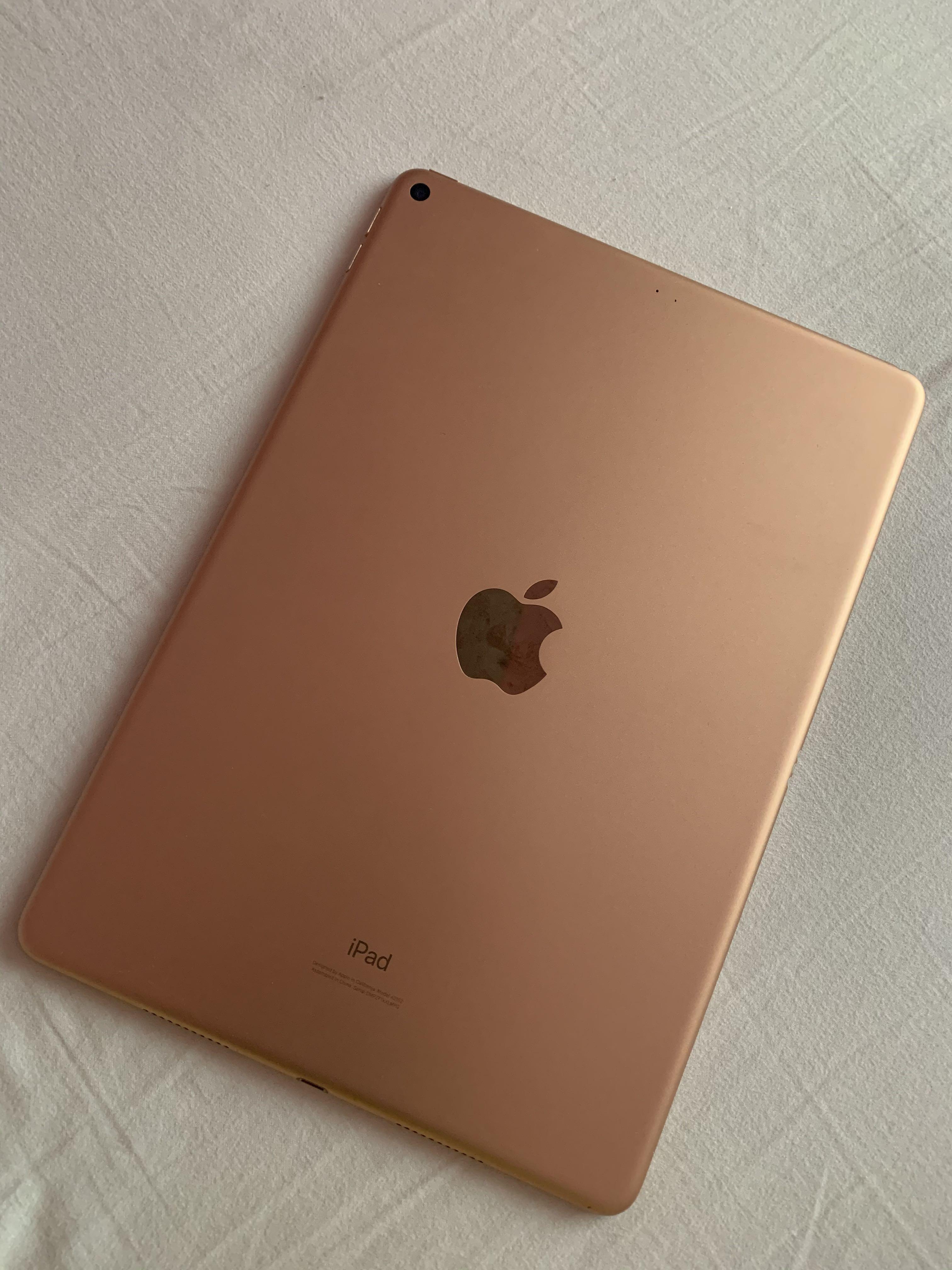 Apple iPad Air 3rd Generation (2019) with Apple Pencil (Category: iPad) located in Naga. Submitted by helpmedeclutterrr (Listing ID 1086786166, Image 1). Description: Good as new — no dents and scratches Comes with an apple pencil (1st gen) Price still negotiable, pm me if interested +5k with pencil .