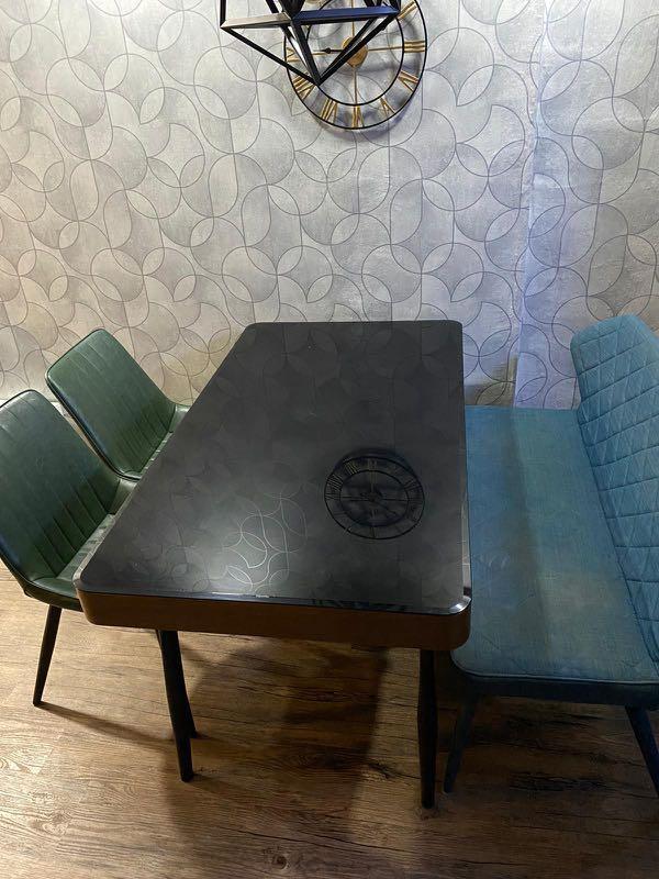 Dining table (Category: Tables & Sets) located in Singapore. Submitted by teamhi (Listing ID 1086861284, Image 1). Description: Selling this off full set with additional 2 dining chairs. Negotiable for fast deal..