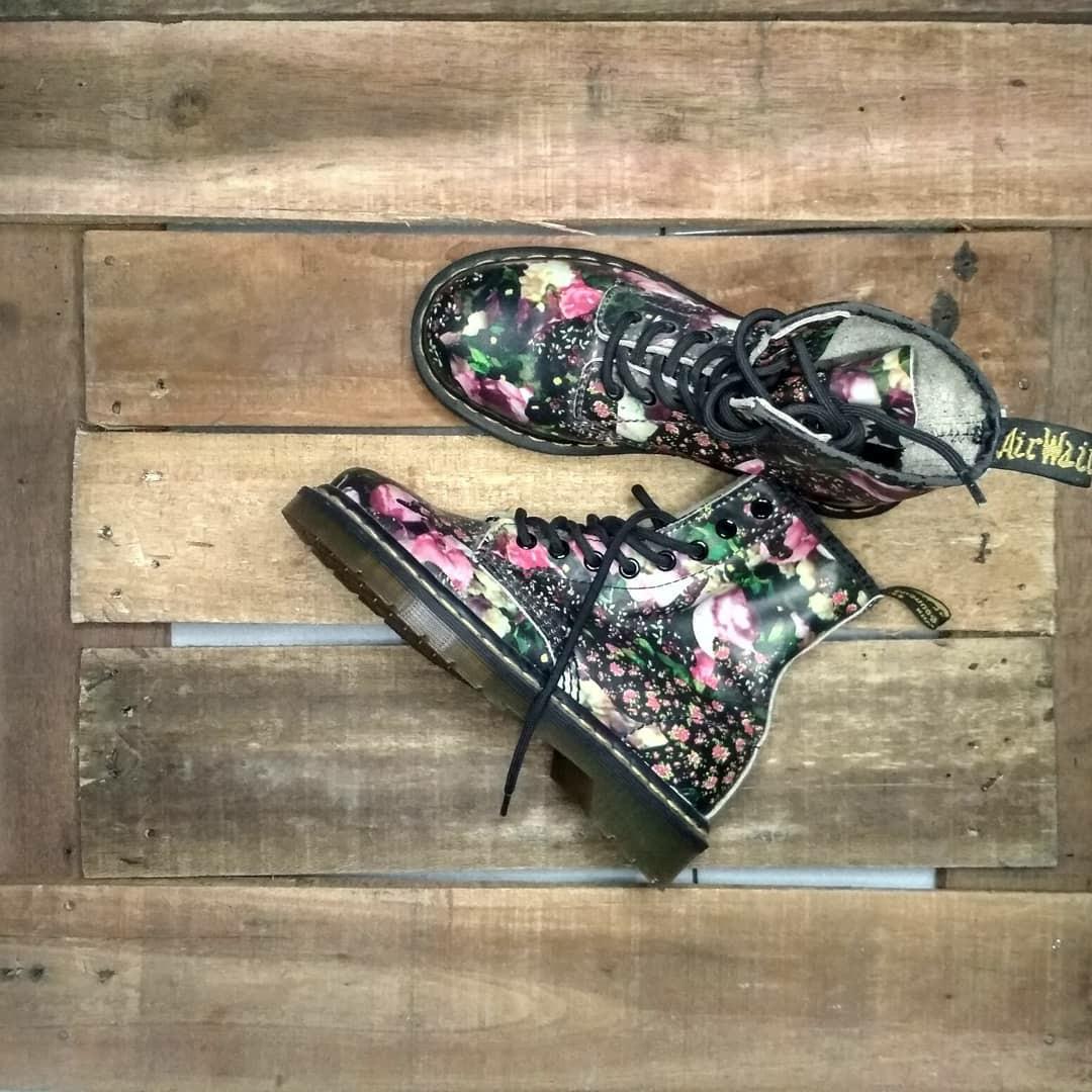 Dr. Martens boots size 35 fit 37, Fesyen Wanita, Sepatu di Carousell