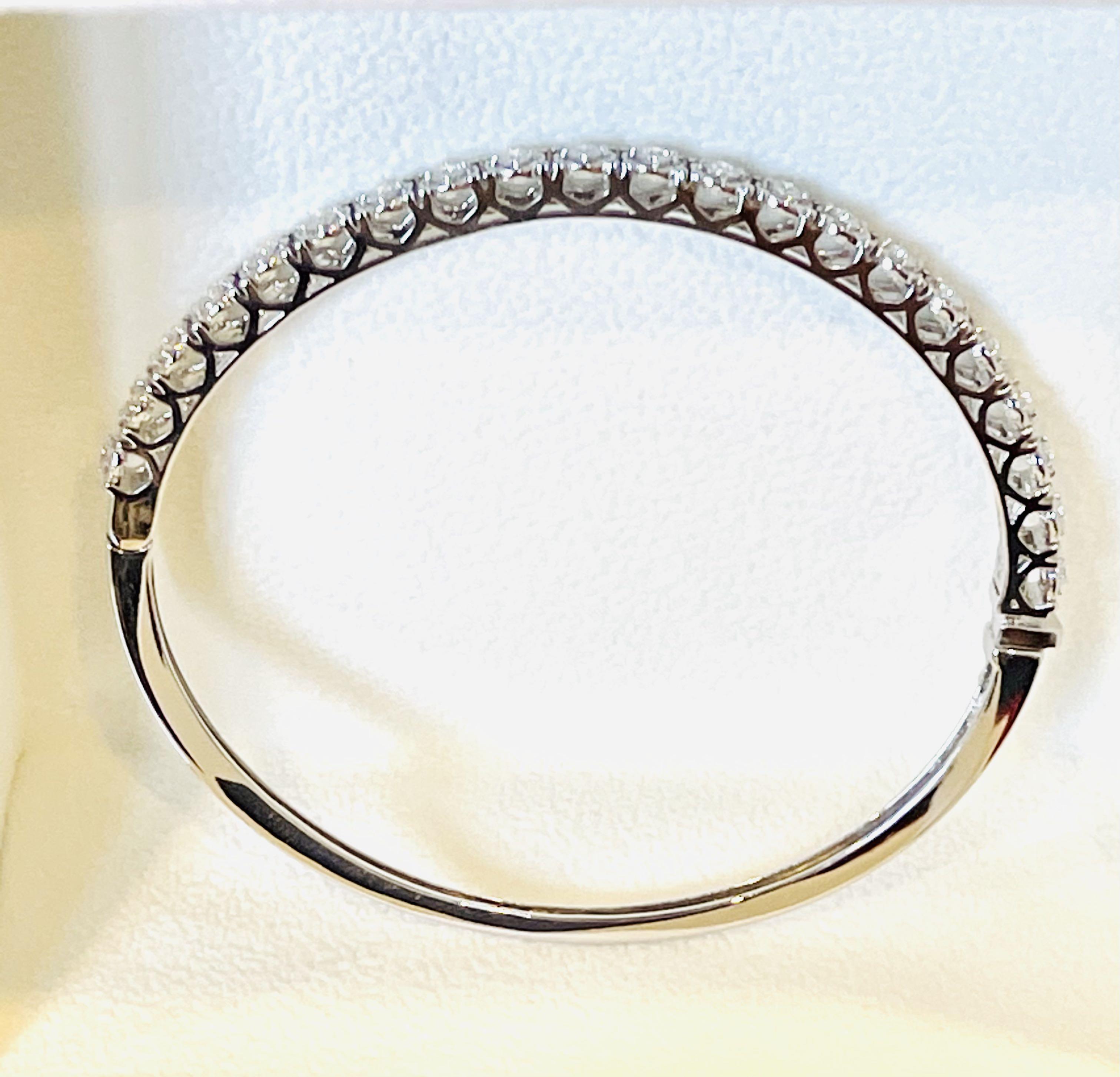 White gold bangle bracelets with diamonds outlet