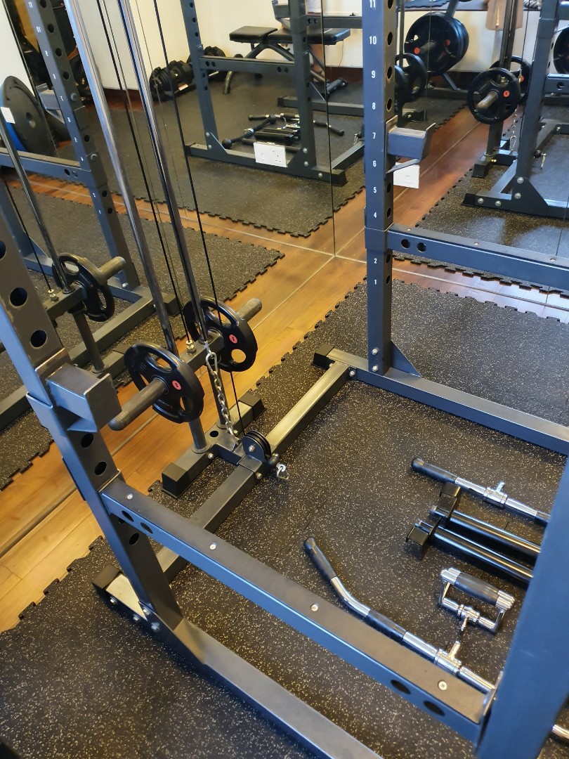 Heavy Power Rack with Lat Pulley Tower, Sports Equipment, Exercise ...