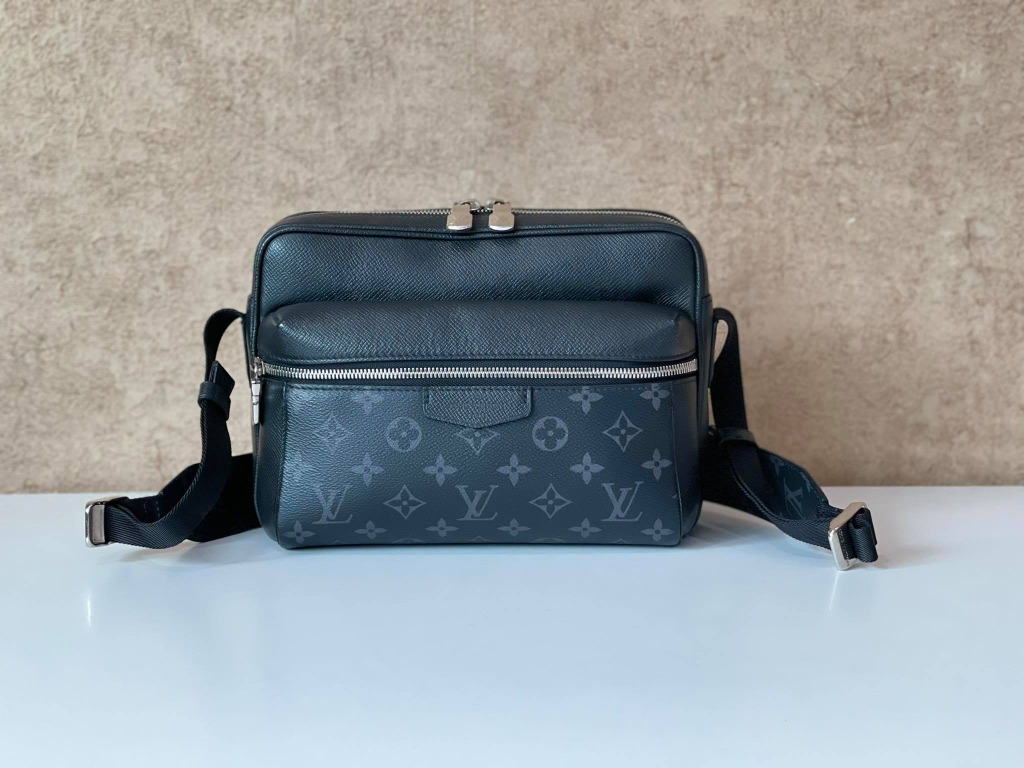 Real vs Fake Louis Vuitton Outdoor Messenger Bag M30233 Monogram Eclipse  Taiga Black 