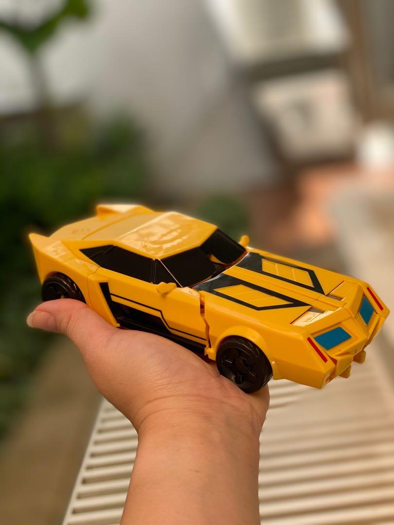 Mainan transformers bumblebee top