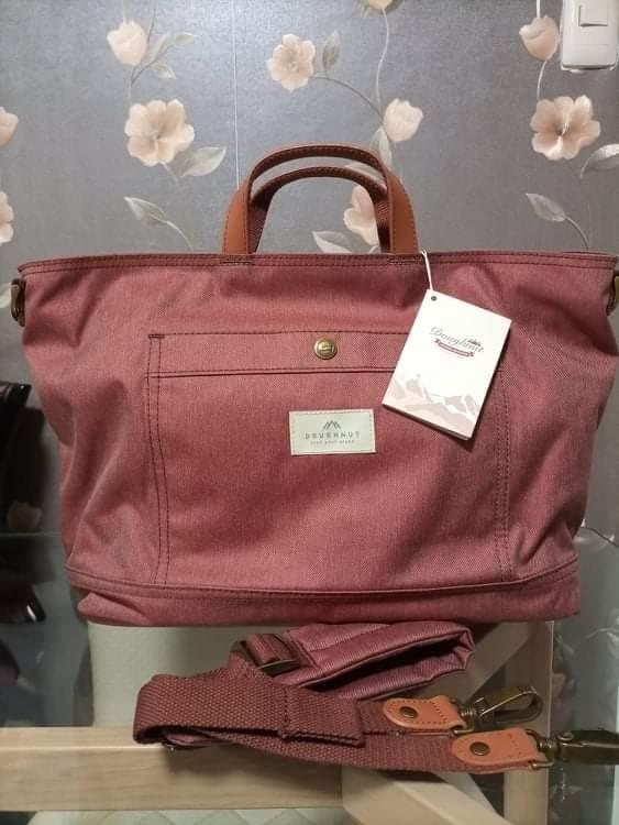 Original Dougnut Crossbody bag (Category: Luxury Bags & Wallets) located in Paranaque City. Submitted by par18 (Listing ID 1086870919, Image 2). Description: Original crossbody/laptop bag available in maroon blue.